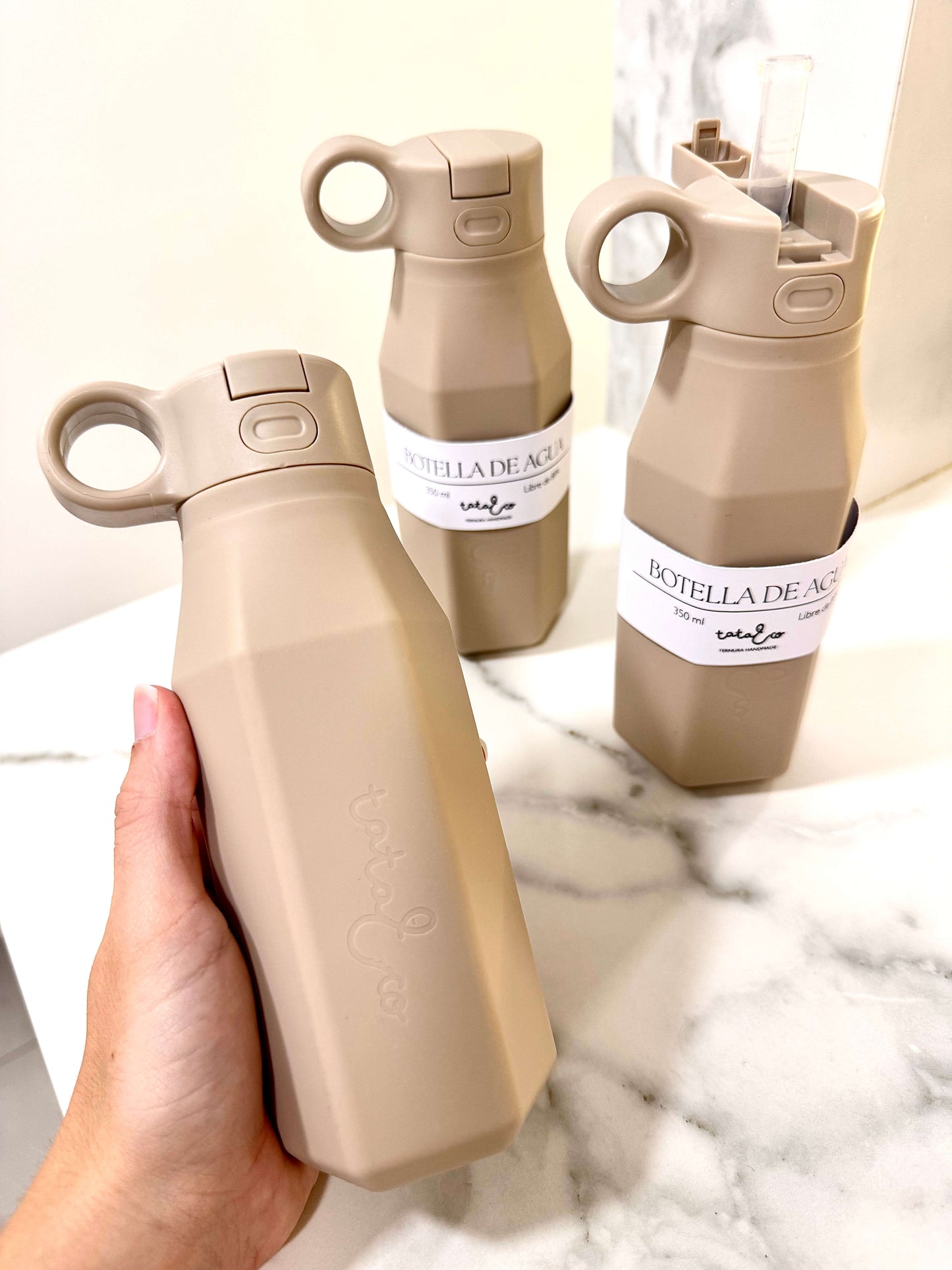 Botella de agua con llavero personalizado
