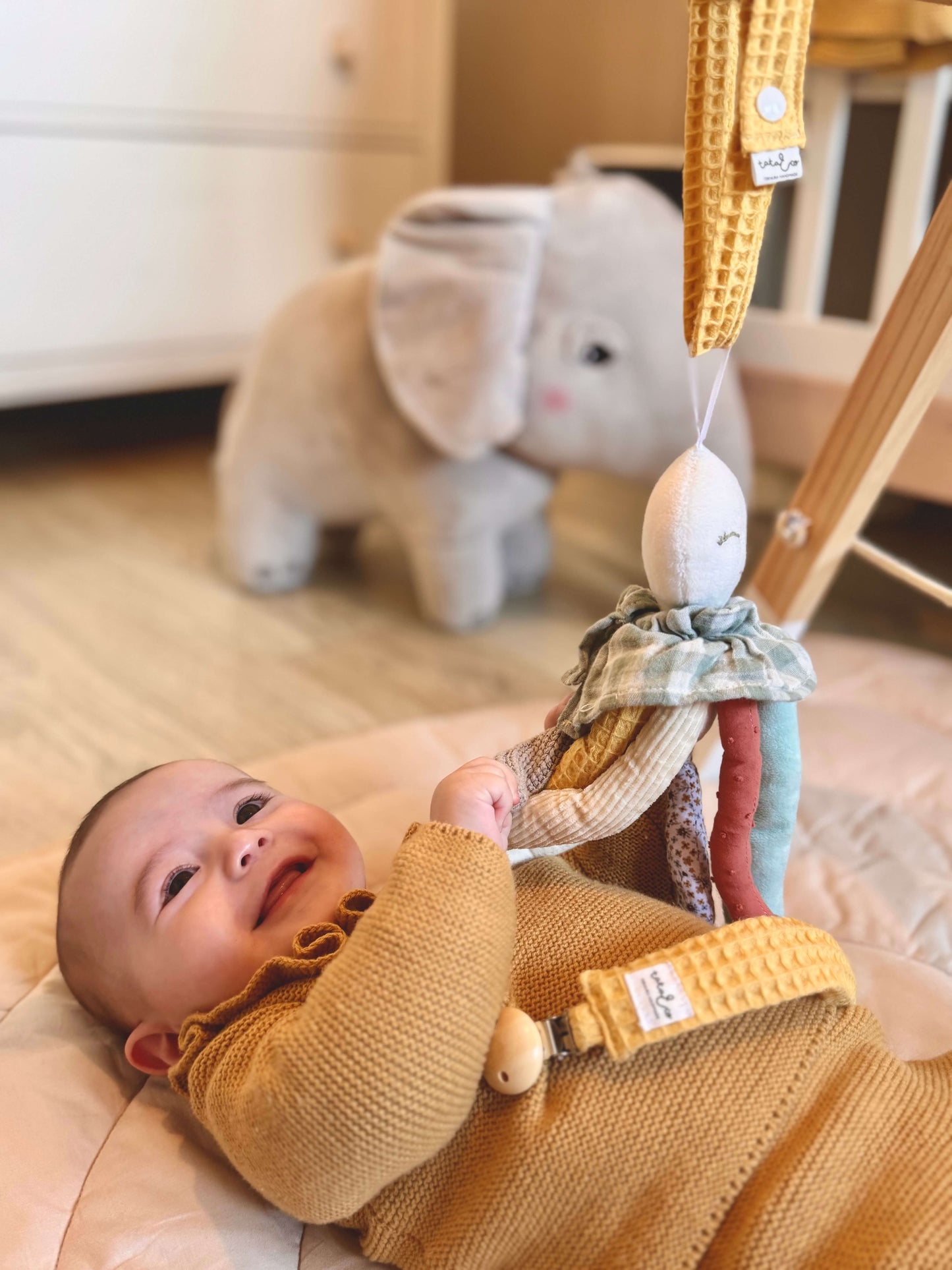 Pack Nonito sensorial y doudou + cinta cuelga juguetes