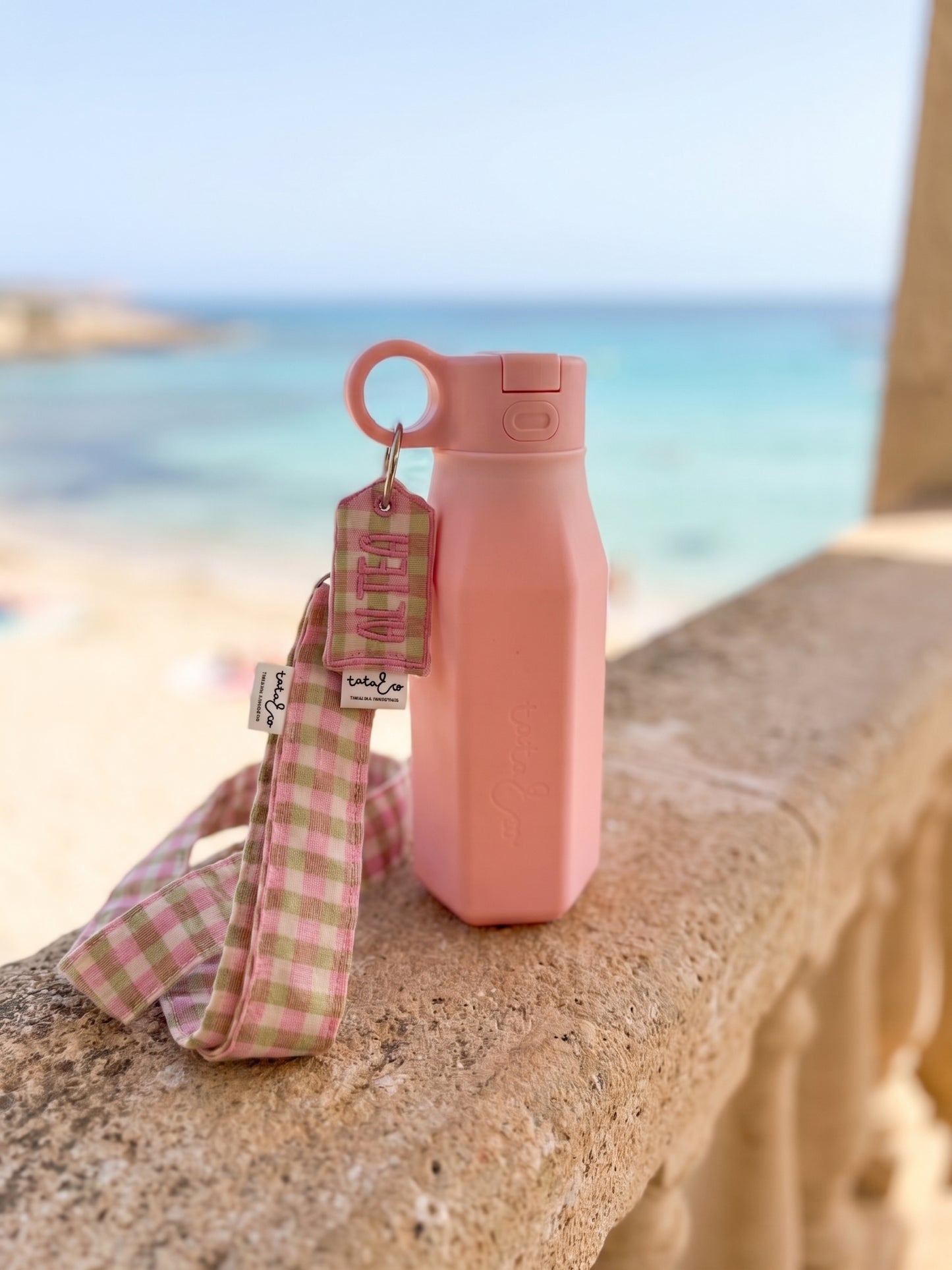 Botella de agua con llavero personalizado