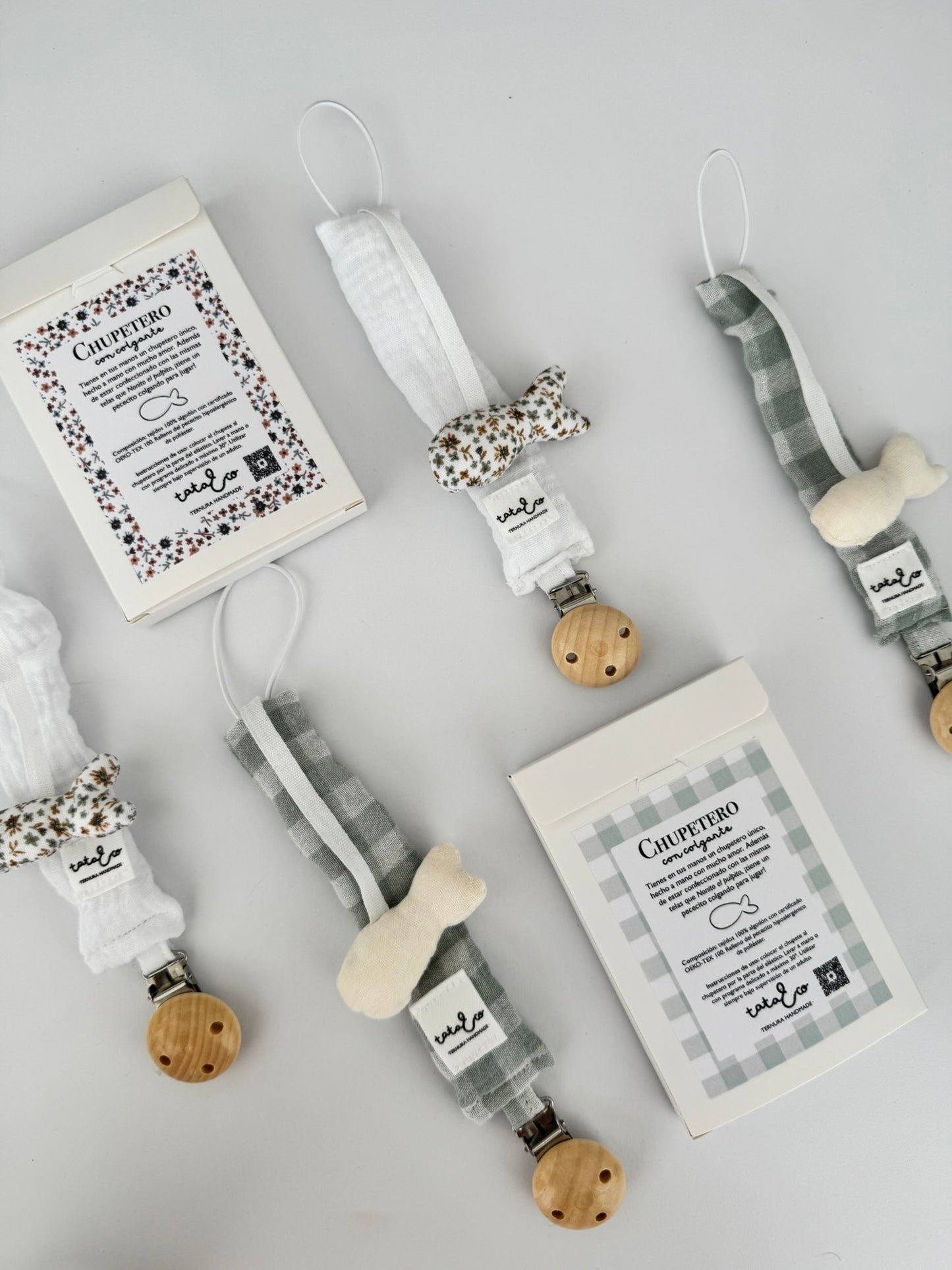 Chupetero con pececito colgante