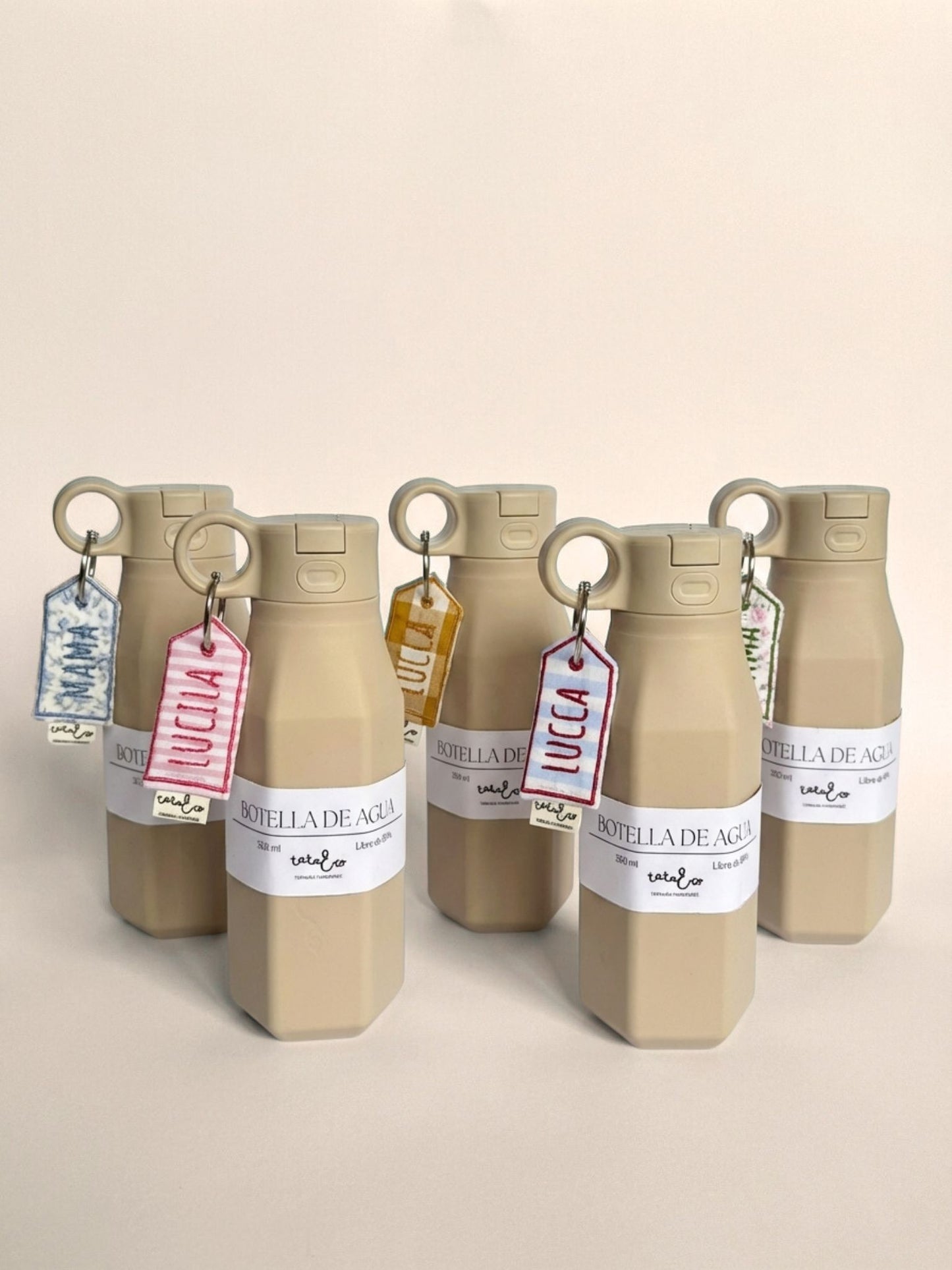 Botella de agua con llavero personalizado